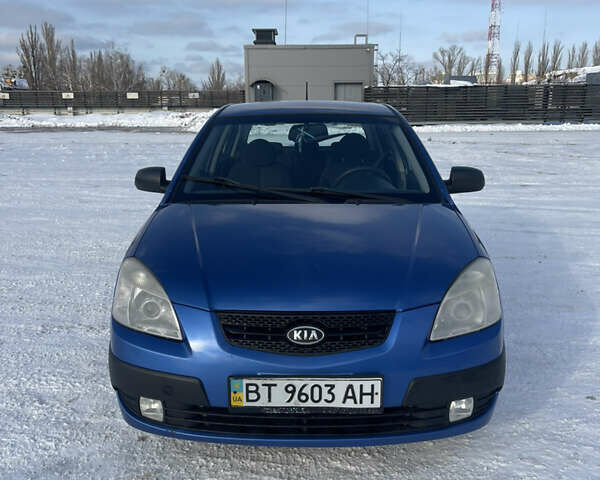 Синий Киа Рио, объемом двигателя 1.4 л и пробегом 111 тыс. км за 4500 $, фото 1 на Automoto.ua