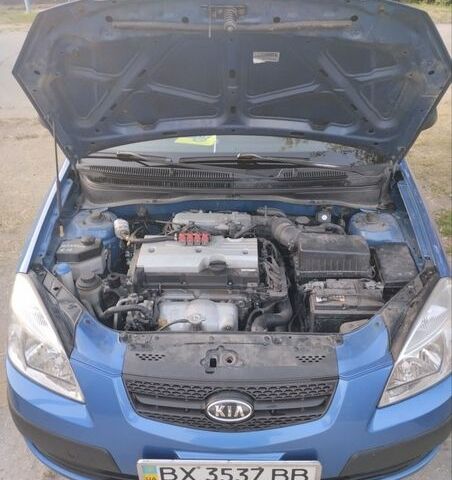 Синий Киа Рио, объемом двигателя 1.4 л и пробегом 190 тыс. км за 3500 $, фото 1 на Automoto.ua