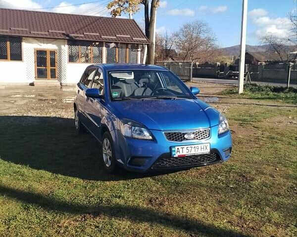 Синий Киа Рио, объемом двигателя 1.4 л и пробегом 130 тыс. км за 5000 $, фото 1 на Automoto.ua