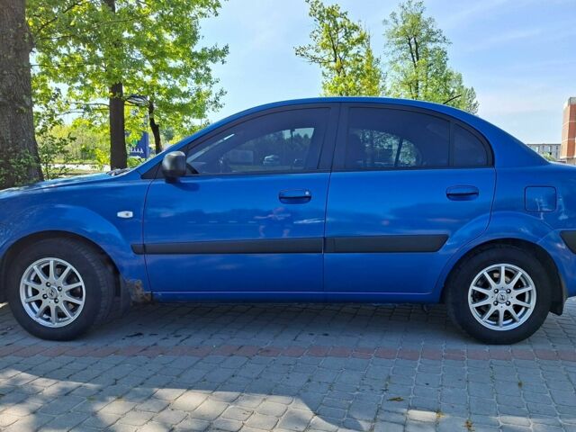 Синій Кіа Ріо, об'ємом двигуна 1.3 л та пробігом 190 тис. км за 2900 $, фото 1 на Automoto.ua
