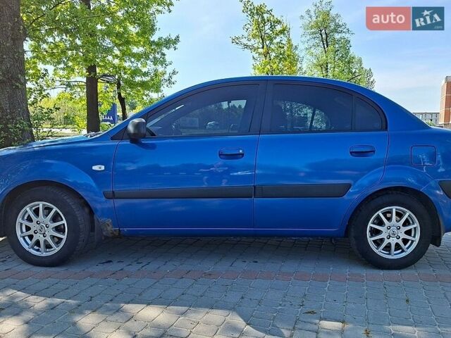 Синий Киа Рио, объемом двигателя 1.3 л и пробегом 190 тыс. км за 3200 $, фото 1 на Automoto.ua