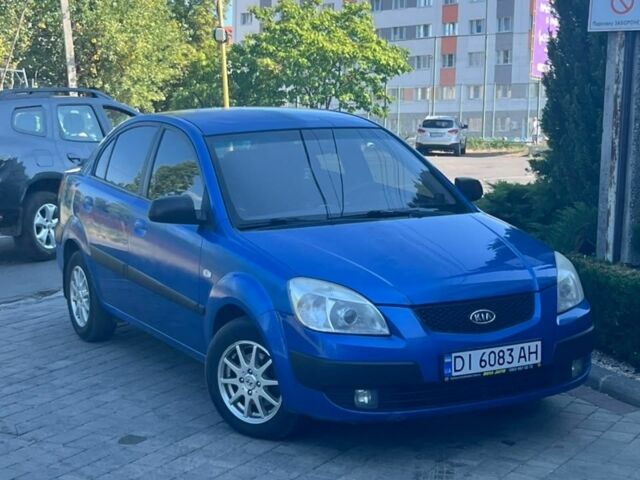 Синій Кіа Ріо, об'ємом двигуна 1.4 л та пробігом 200 тис. км за 2999 $, фото 1 на Automoto.ua