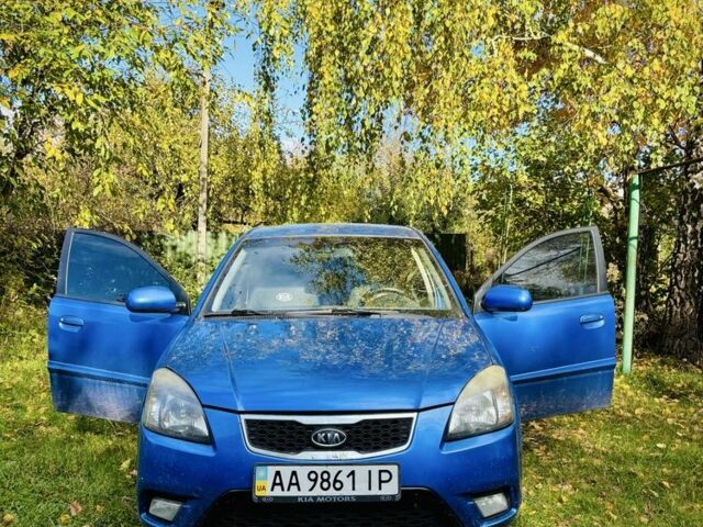 Синий Киа Рио, объемом двигателя 1.4 л и пробегом 250 тыс. км за 5200 $, фото 1 на Automoto.ua