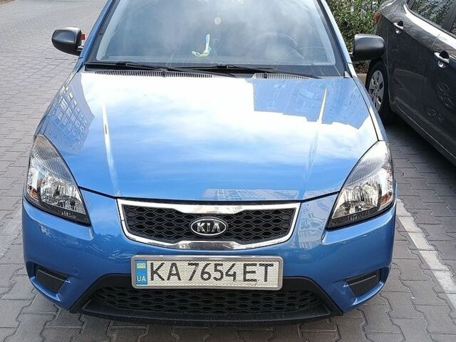 Синий Киа Рио, объемом двигателя 1.4 л и пробегом 170 тыс. км за 5500 $, фото 1 на Automoto.ua