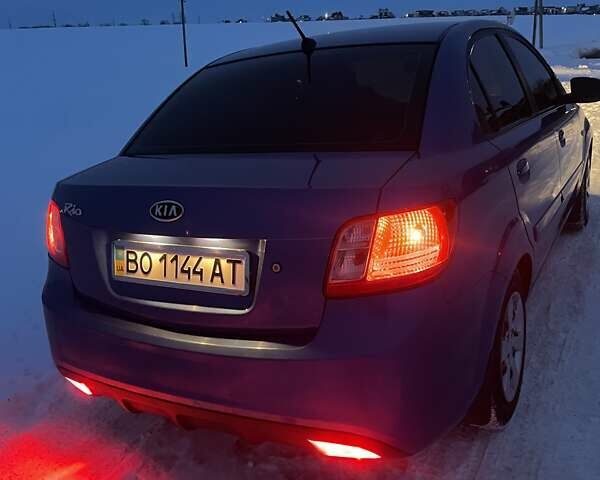 Синий Киа Рио, объемом двигателя 1.4 л и пробегом 177 тыс. км за 5000 $, фото 1 на Automoto.ua