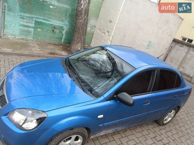 Синий Киа Рио, объемом двигателя 1.4 л и пробегом 215 тыс. км за 3999 $, фото 1 на Automoto.ua