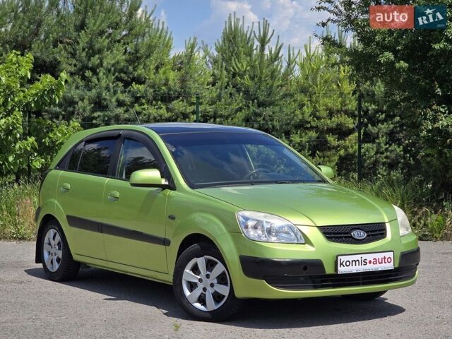 Зеленый Киа Рио, объемом двигателя 1.4 л и пробегом 203 тыс. км за 4299 $, фото 1 на Automoto.ua
