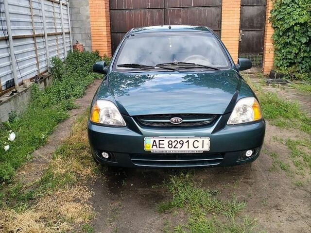 Зеленый Киа Рио, объемом двигателя 1.3 л и пробегом 129 тыс. км за 2800 $, фото 1 на Automoto.ua