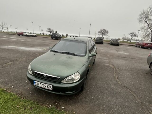 Зеленый Киа Рио, объемом двигателя 1.5 л и пробегом 235 тыс. км за 2600 $, фото 1 на Automoto.ua