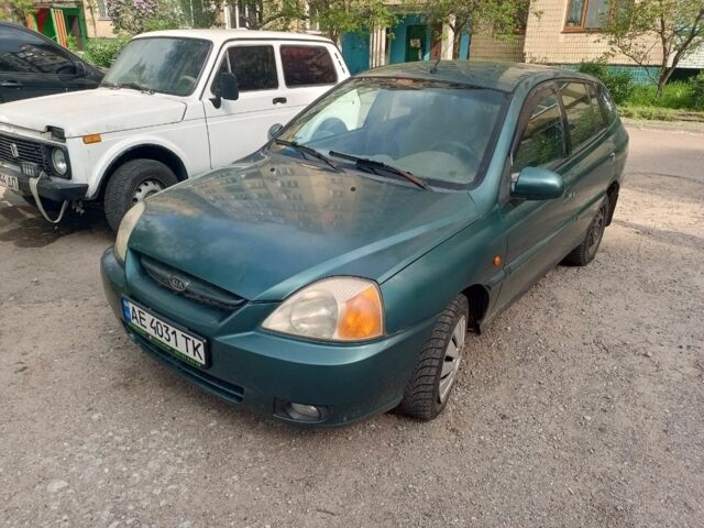Зеленый Киа Рио, объемом двигателя 1.3 л и пробегом 200 тыс. км за 750 $, фото 1 на Automoto.ua