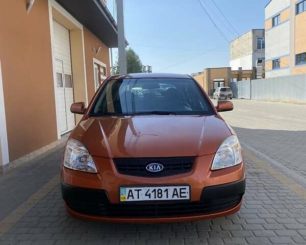 Оранжевый Киа Рио, объемом двигателя 1.4 л и пробегом 322 тыс. км за 4100 $, фото 1 на Automoto.ua