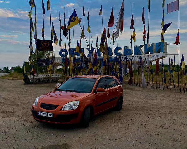 Помаранчевий Кіа Ріо, об'ємом двигуна 1.4 л та пробігом 257 тис. км за 4500 $, фото 1 на Automoto.ua