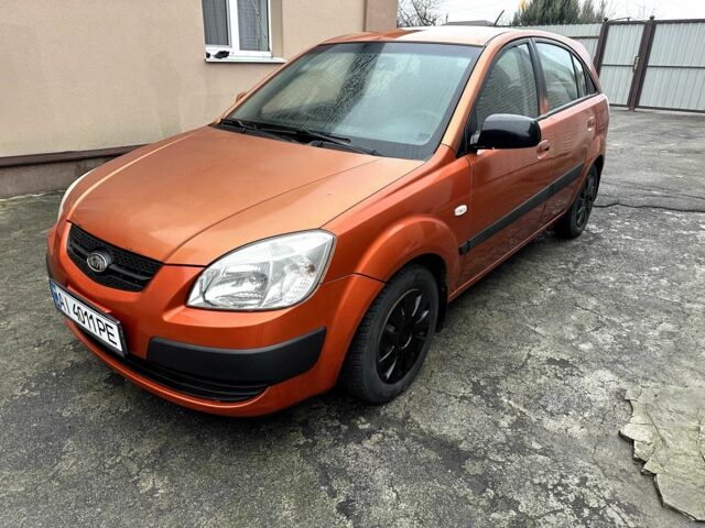 Оранжевый Киа Рио, объемом двигателя 1.4 л и пробегом 150 тыс. км за 4200 $, фото 1 на Automoto.ua