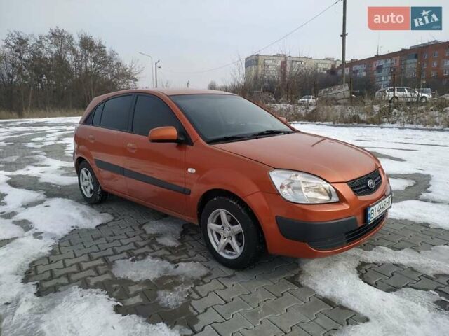 Помаранчевий Кіа Ріо, об'ємом двигуна 1.4 л та пробігом 210 тис. км за 4500 $, фото 1 на Automoto.ua