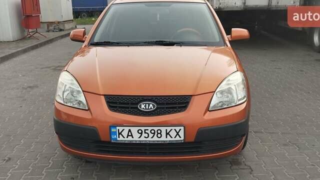 Помаранчевий Кіа Ріо, об'ємом двигуна 1.4 л та пробігом 164 тис. км за 5600 $, фото 1 на Automoto.ua