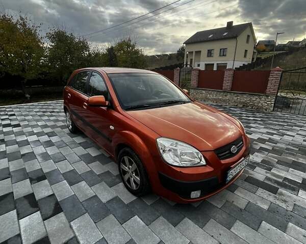 Кіа Ріо 2008 у Тернополі на Automoto.ua Помаранчевий Кіа Ріо, об'ємом двигуна 1.4 л та пробігом 230 тис. км за 3900 $, фото 1 на Automoto.ua