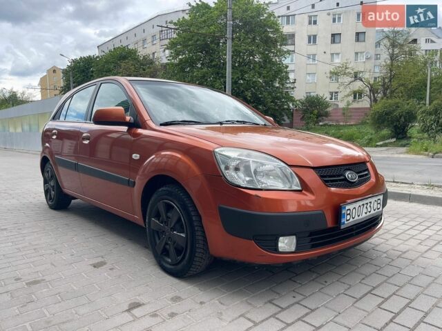 Оранжевый Киа Рио, объемом двигателя 1.4 л и пробегом 234 тыс. км за 3850 $, фото 1 на Automoto.ua