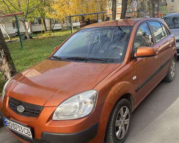 Оранжевый Киа Рио, объемом двигателя 1.4 л и пробегом 232 тыс. км за 4650 $, фото 1 на Automoto.ua
