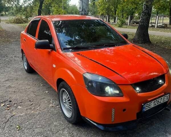Оранжевый Киа Рио, объемом двигателя 1.4 л и пробегом 235 тыс. км за 4100 $, фото 1 на Automoto.ua