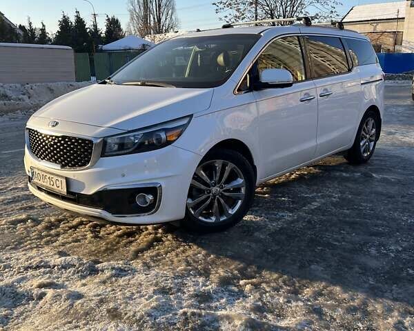 Белый Киа Седона, объемом двигателя 3.34 л и пробегом 120 тыс. км за 13800 $, фото 1 на Automoto.ua