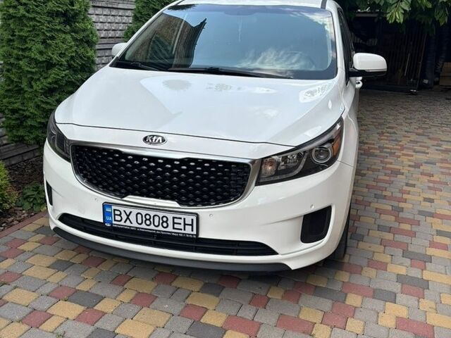 Белый Киа Седона, объемом двигателя 3.34 л и пробегом 164 тыс. км за 12750 $, фото 1 на Automoto.ua