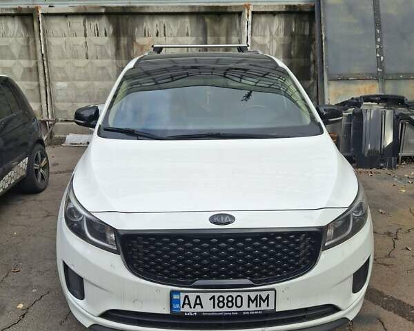Белый Киа Седона, объемом двигателя 3.34 л и пробегом 165 тыс. км за 15200 $, фото 1 на Automoto.ua