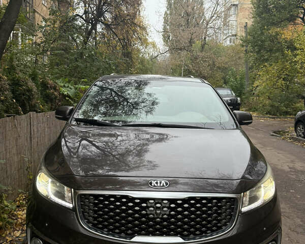 Коричневый Киа Седона, объемом двигателя 3.34 л и пробегом 108 тыс. км за 17000 $, фото 1 на Automoto.ua