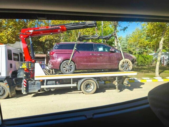 Красный Киа Седона, объемом двигателя 0 л и пробегом 36 тыс. км за 7528 $, фото 1 на Automoto.ua