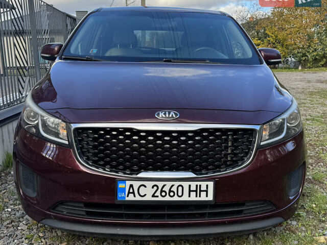 Красный Киа Седона, объемом двигателя 3.34 л и пробегом 120 тыс. км за 14000 $, фото 1 на Automoto.ua