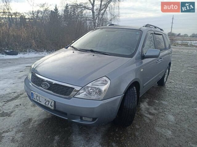 Серый Киа Седона, объемом двигателя 3.5 л и пробегом 215 тыс. км за 11800 $, фото 1 на Automoto.ua
