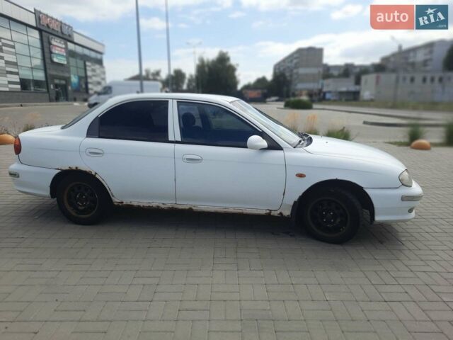 Білий Кіа Сефія, об'ємом двигуна 1.5 л та пробігом 350 тис. км за 1045 $, фото 1 на Automoto.ua