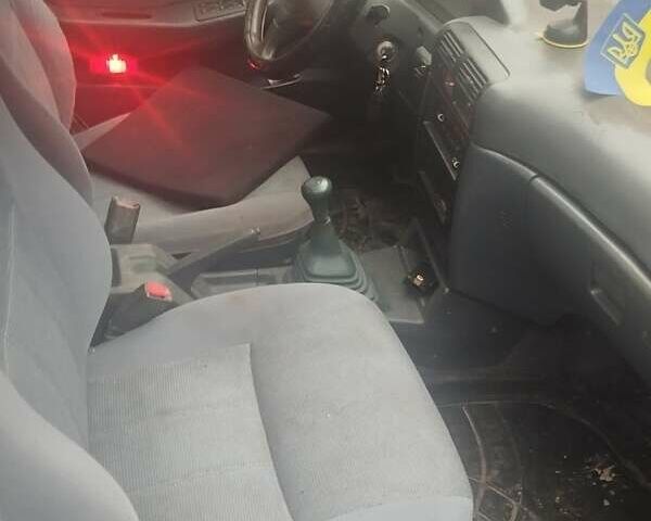 Красный Киа Сефия, объемом двигателя 1.5 л и пробегом 255 тыс. км за 1000 $, фото 1 на Automoto.ua