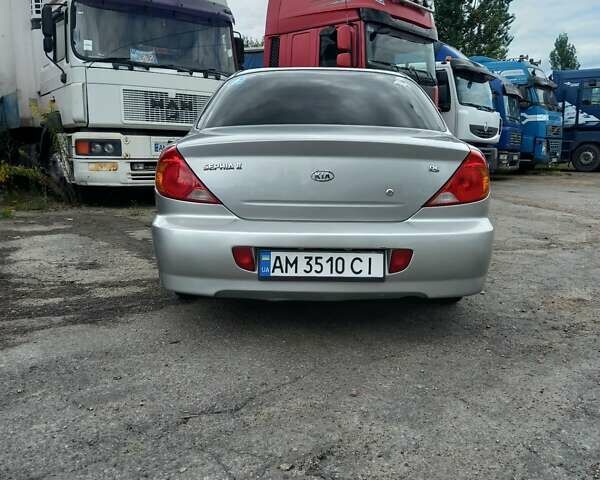 Серый Киа Сефия, объемом двигателя 1.6 л и пробегом 204 тыс. км за 1900 $, фото 1 на Automoto.ua