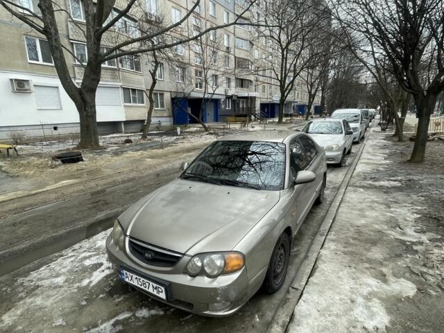 Сірий Кіа Шума, об'ємом двигуна 1.8 л та пробігом 300 тис. км за 1500 $, фото 1 на Automoto.ua