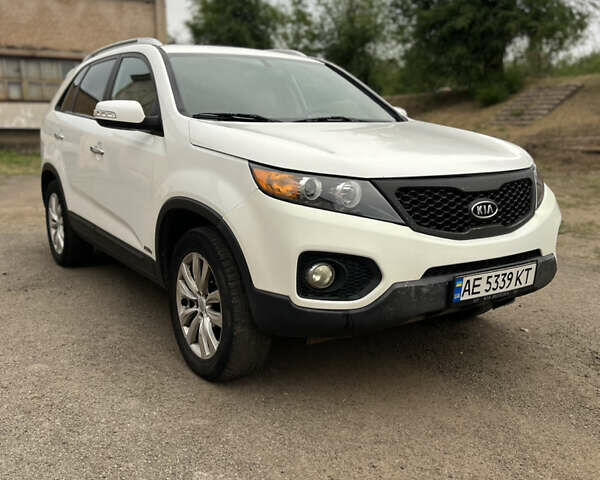 Белый Киа Соренто, объемом двигателя 2.4 л и пробегом 230 тыс. км за 11500 $, фото 1 на Automoto.ua