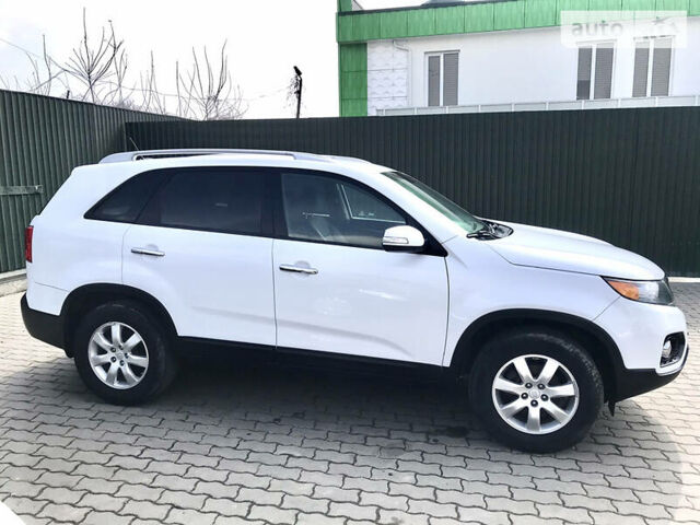 Белый Киа Соренто, объемом двигателя 2.4 л и пробегом 200 тыс. км за 10399 $, фото 1 на Automoto.ua