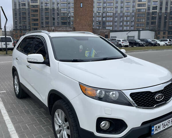 Белый Киа Соренто, объемом двигателя 2.4 л и пробегом 333 тыс. км за 10200 $, фото 1 на Automoto.ua