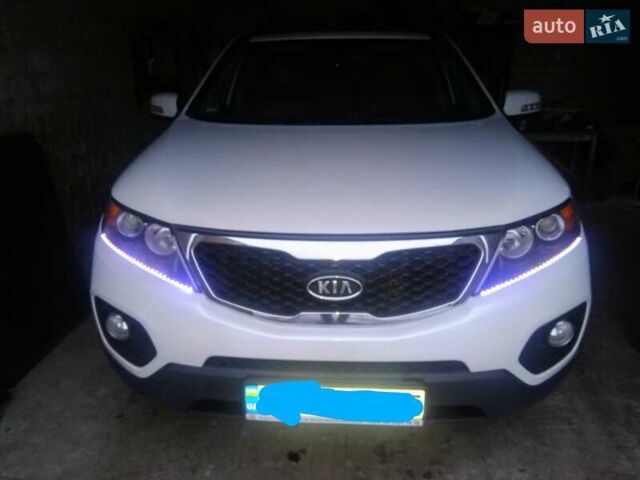 Белый Киа Соренто, объемом двигателя 2 л и пробегом 271 тыс. км за 12000 $, фото 1 на Automoto.ua
