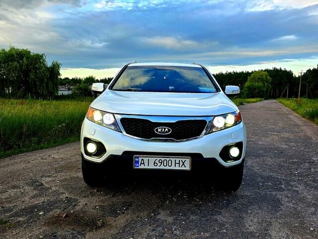 Белый Киа Соренто, объемом двигателя 2.4 л и пробегом 202 тыс. км за 12900 $, фото 1 на Automoto.ua
