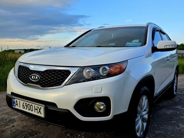 Белый Киа Соренто, объемом двигателя 2.4 л и пробегом 205 тыс. км за 11500 $, фото 1 на Automoto.ua