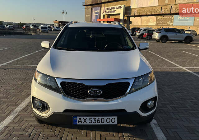 Белый Киа Соренто, объемом двигателя 2.35 л и пробегом 201 тыс. км за 13000 $, фото 1 на Automoto.ua