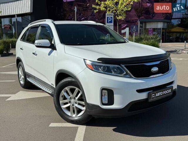 Белый Киа Соренто, объемом двигателя 2.36 л и пробегом 190 тыс. км за 13990 $, фото 1 на Automoto.ua