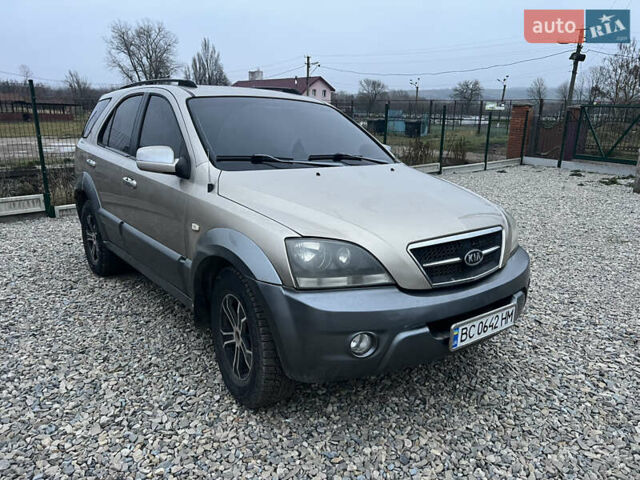Бежевый Киа Соренто, объемом двигателя 2.5 л и пробегом 300 тыс. км за 5900 $, фото 1 на Automoto.ua