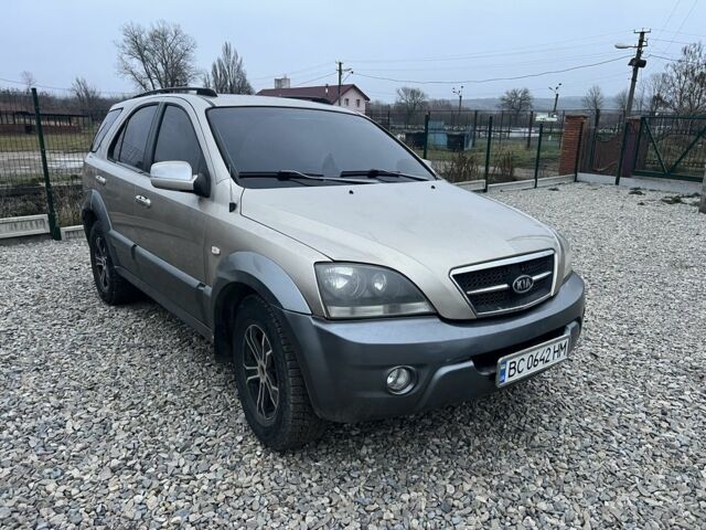 Бежевый Киа Соренто, объемом двигателя 2.5 л и пробегом 300 тыс. км за 5900 $, фото 1 на Automoto.ua