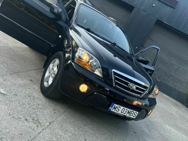 Чорний Кіа Соренто, об'ємом двигуна 2 л та пробігом 295 тис. км за 4350 $, фото 1 на Automoto.ua