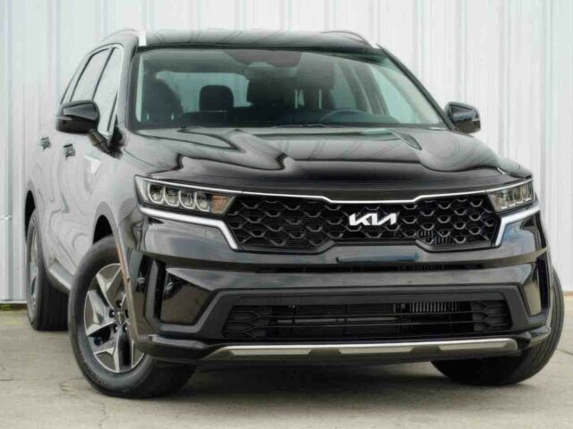 Чорний Кіа Соренто, об'ємом двигуна 1.6 л та пробігом 14 тис. км за 15000 $, фото 1 на Automoto.ua