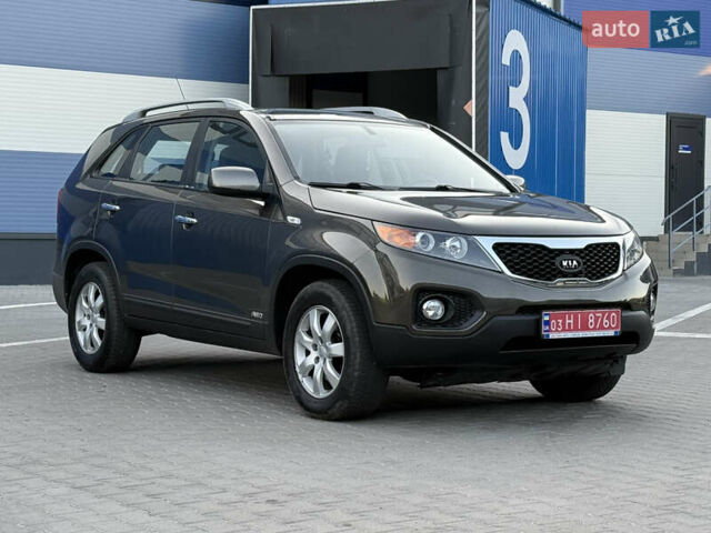 Коричневий Кіа Соренто, об'ємом двигуна 2.2 л та пробігом 198 тис. км за 11750 $, фото 1 на Automoto.ua