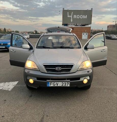 Серый Киа Соренто, объемом двигателя 2.5 л и пробегом 220 тыс. км за 2200 $, фото 1 на Automoto.ua