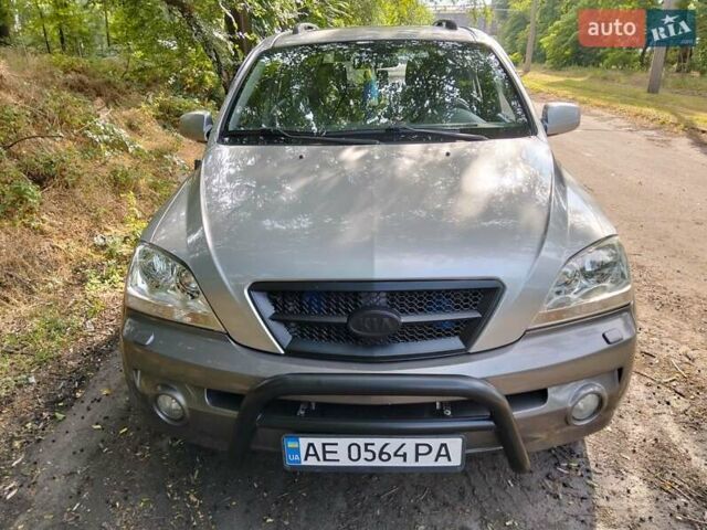 Серый Киа Соренто, объемом двигателя 2.35 л и пробегом 263 тыс. км за 6000 $, фото 1 на Automoto.ua