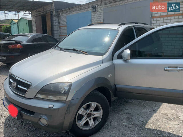 Серый Киа Соренто, объемом двигателя 2.5 л и пробегом 240 тыс. км за 6400 $, фото 1 на Automoto.ua